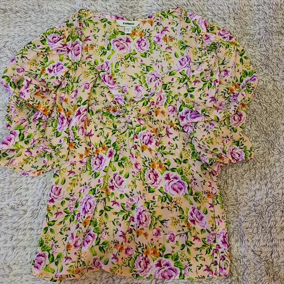 Express Spring Top - Picture 2 of 6